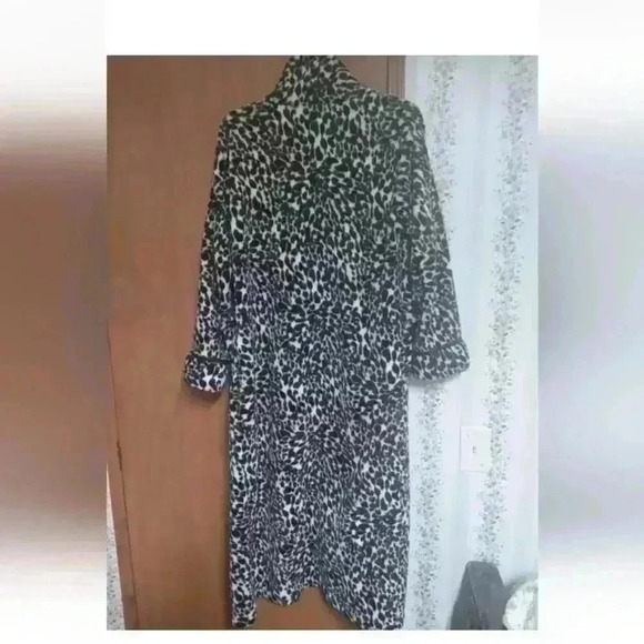 Covington Women's Cheetah Print Robe Size M - Picture 2 of 6